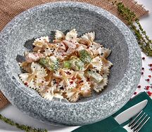 Паста Фарфалле с лососем и брокколи