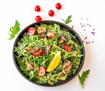 Салат с куриной печенью