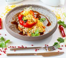 Куриная грудка с булгуром, запеченная в перце