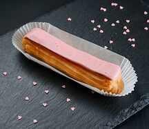 Эклер Клубничный