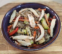 Фунчоза с курицей (халяль)