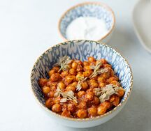 Нут в томатном соусе