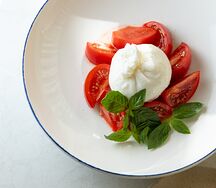 Буратта с томатами