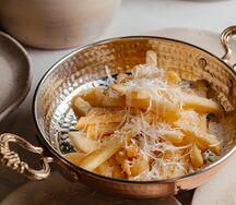 Картофель фри с пармезаном и трюфельным маслом