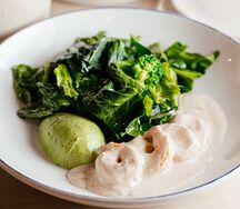 Зеленый с креветками и соусом чкмерули