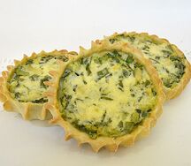 Перепечи с зеленым луком и яйцом