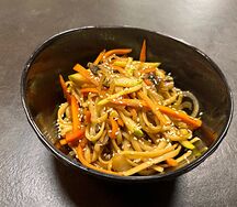 Лапша с овощами и соусом терияки