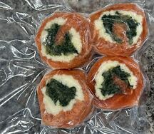 Рулет для запекания из кеты со шпинатом