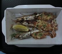 Лангустины, запеченные с сырами