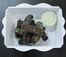 Гренки бородинские с чесноком и зеленью 
