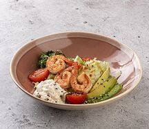 Салат с креветками и страчателлой