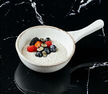 Каша овсяная с ягодами