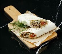 Шаурма большая кавказская в лаваше