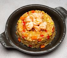 Жареный рис с креветками