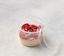 Рисовая каша с клубничным конфи