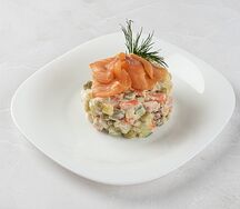 Салат Оливье с малосоленой семгой