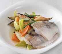 Филе судака с овощами 