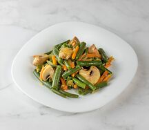 Стручковая фасоль, тушенная с грибами