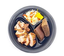 Стейк из свинины с салатом Купус и ржаной лепиньей