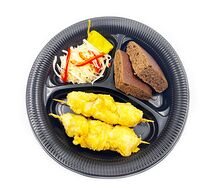 Шашлык из куриного филе с салатом Купус и ржаной лепиньей