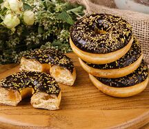 Донат с банановой начинкой