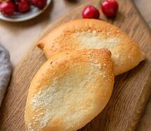 Пирожок с вишней