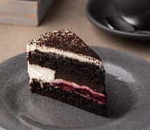 Торт шоколадный с вишней