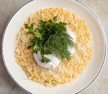 Тыквенный булгур с яйцом пашот и пармезаном