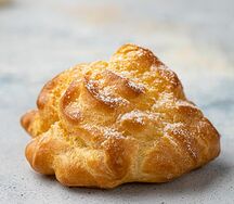 Профитроль с малиной