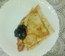Блинчики с черничным джемом