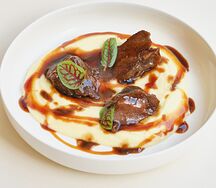 Говяжьи щечки с картофельным муссом