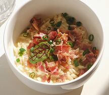 Паста орзо с беконом и пармезаном