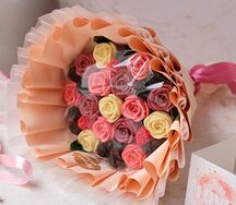 3 Букет из шоколада с мармеладом бежевый