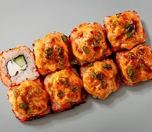 Запеченный ролл с шапкой из морепродуктов