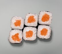Маки с лососем