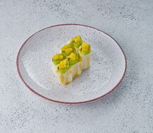 Сладкий ролл фруктовый микс