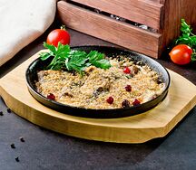 Язык говяжий, запечённый в сливках, под грецким орехом