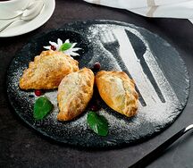 Расстегай с яблоком