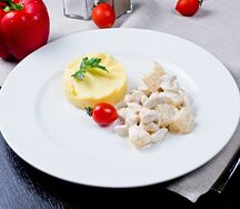 Курочка в сливках с кусочками ананаса