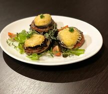 Баклажаны, запечённые под сыром