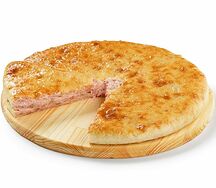 Сладкий пирог с творогом и клубникой