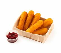 Сырные палочки с клюквенным соусом