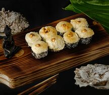 Запеченный лосось и тунец с угрем