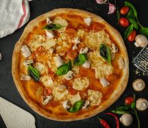 Пицца с курицей и грибами