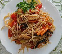 Спагетти с мясом и овощами