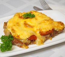 Отбивная куриная с помидорами и сыром
