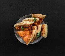 Фокачча с томатами и розмарином