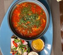 Борщ со сметаной и домашним салом