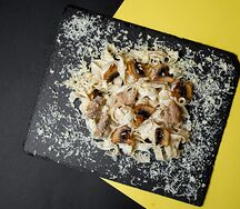 Паста с грибами и курицей