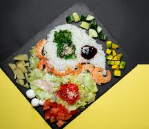 Поке с креветкой на рисе
